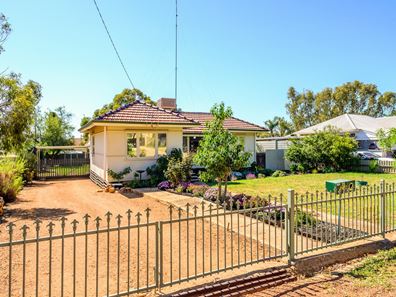 25 Yalbaroo Road, Northam WA 6401