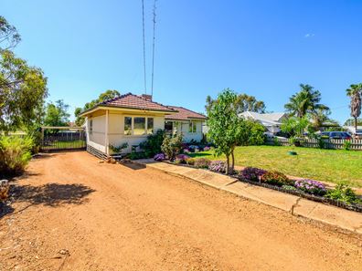25 Yalbaroo Road, Northam WA 6401