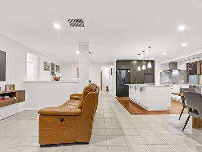 6 Walters Retreat, Atwell WA 6164