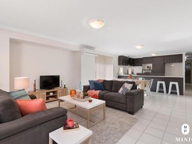 18 Trafalgar Place, Queens Park WA 6107