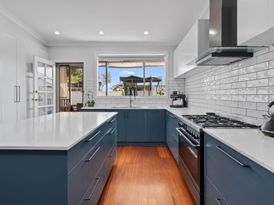 35 Burkett Drive, Hannans WA 6430
