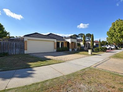 25 Santona Boulevard, Ellenbrook WA 6069