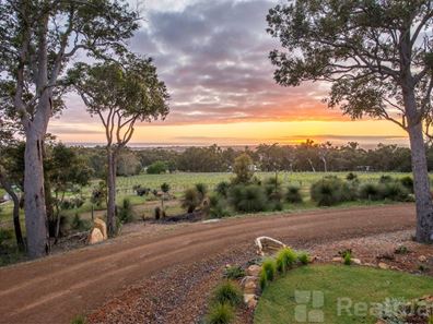 13 Veraison Place, Quindalup WA 6281