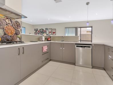 9 Ritter Approach, Piara Waters WA 6112