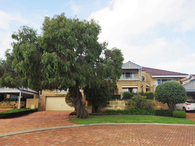24 Grove End Ridge, Mount Claremont