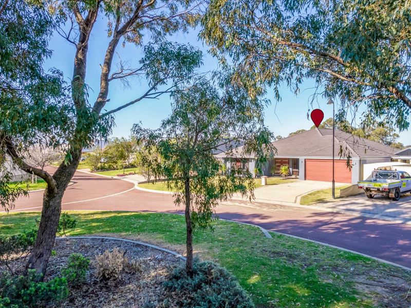 10 Garcia Loop, Lakelands WA 6180