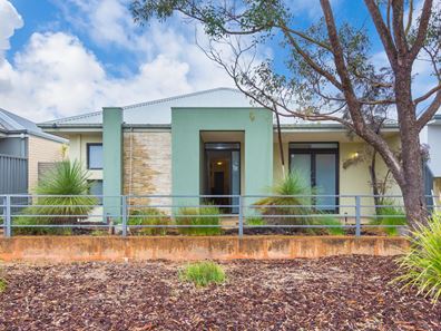 11 Regatta Boulevard, Champion Lakes WA 6111