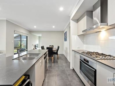 8 Bartley Chase, Aveley WA 6069