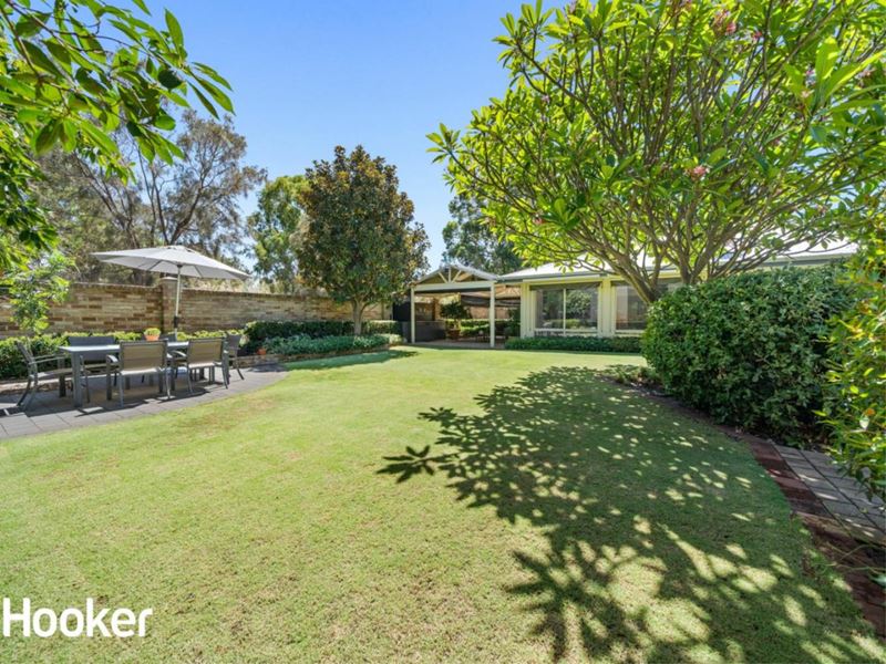 8 Casuarina Court, Canning Vale WA 6155