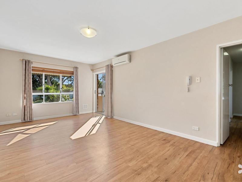 8/15 Friar John Way, Coolbellup
