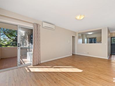 8/15 Friar John Way, Coolbellup WA 6163