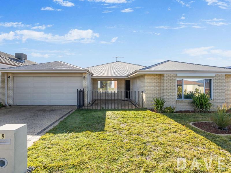 19 Loretta Fairway, Carramar