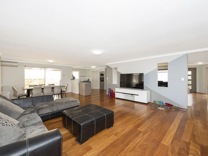 8 Campion Fairway, Lakelands
