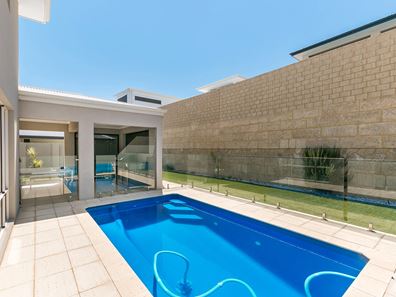 8 Lullworth Terrace, North Coogee WA 6163