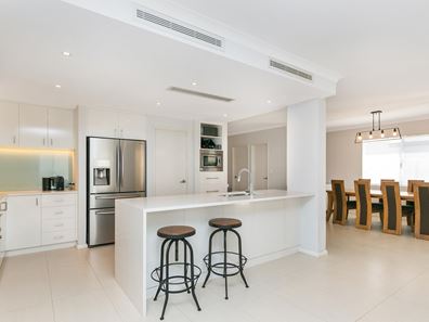 8 Lullworth Terrace, North Coogee WA 6163