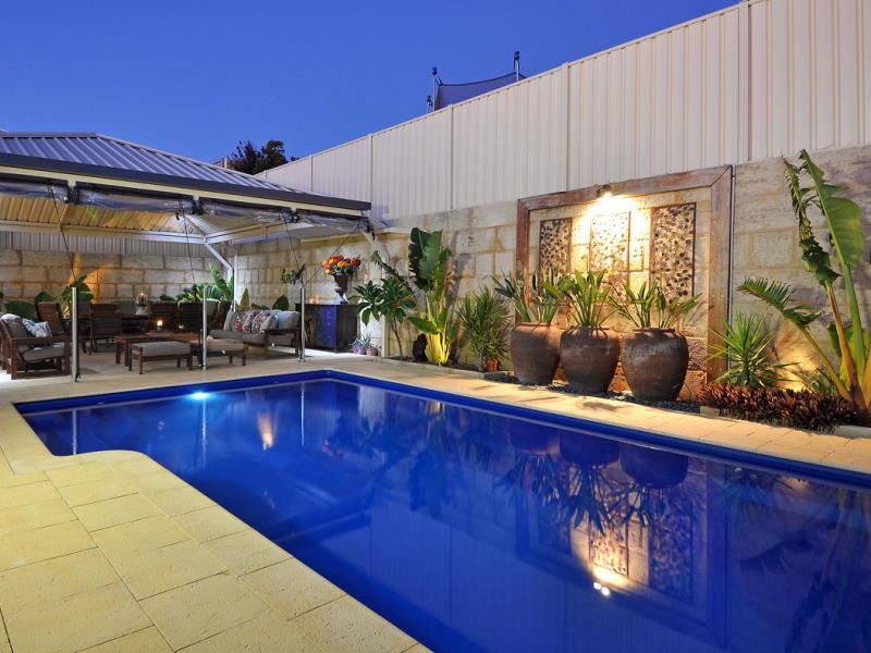 10 Beckman Road, Tapping