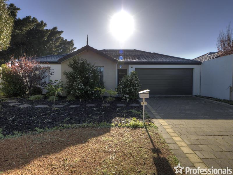 1/25 Abercorn Road, Forrestfield WA 6058