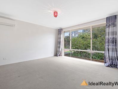 68 Buttercup Parkway, Halls Head WA 6210