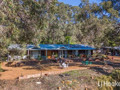 135 Palmateer Drive, Bickley WA 6076