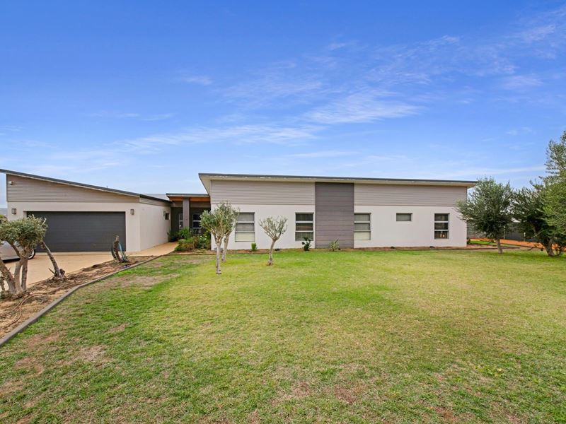 14 Fallowfield St, Strathalbyn WA 6530