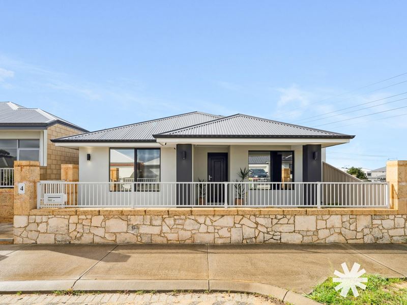 4 Manarola Loop, Coogee