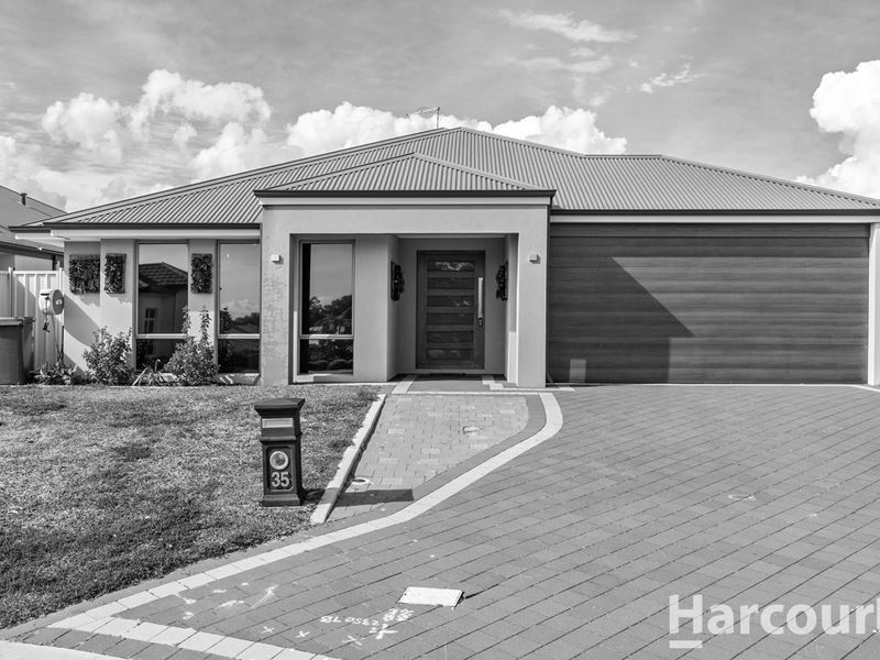35 Pinehurst Loop, Meadow Springs