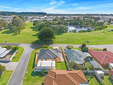 12 Lakeside Drive, Mckail WA 6330