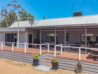 14 Dyer Street, Clackline WA 6564