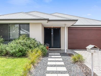 8 Panola Way, Sinagra WA 6065