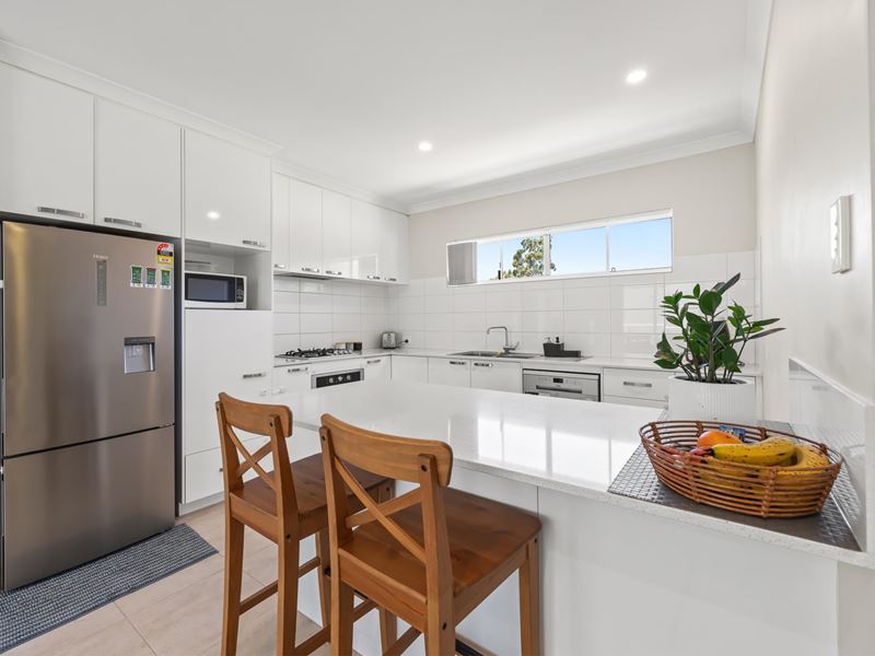 8/2 Wallace Street, Belmont