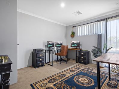 7 Petunia Road, Girrawheen WA 6064