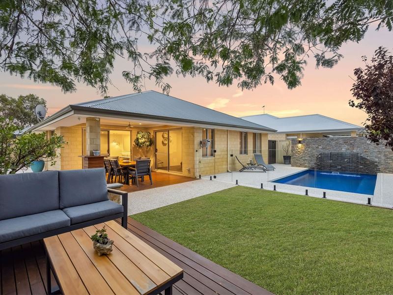 17 Barcoo Bend, Hammond Park