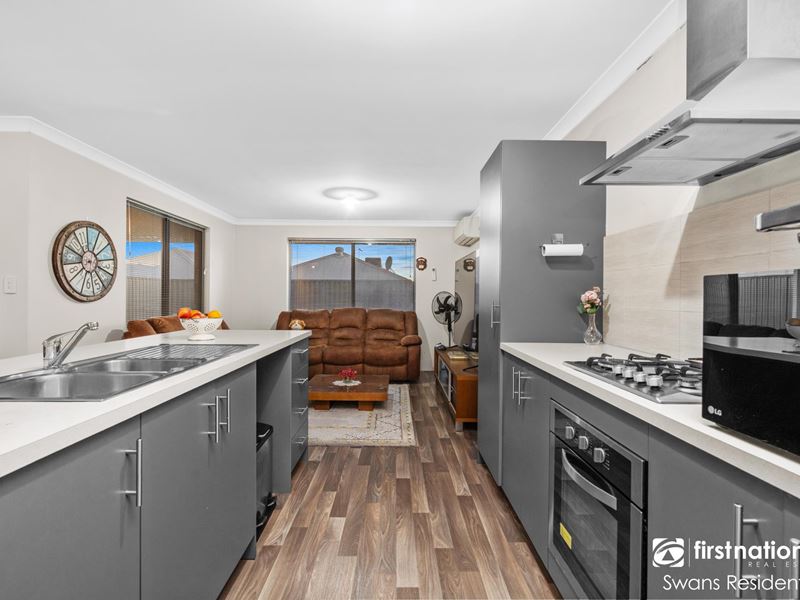 10 Fairoaks Way, Aveley WA 6069