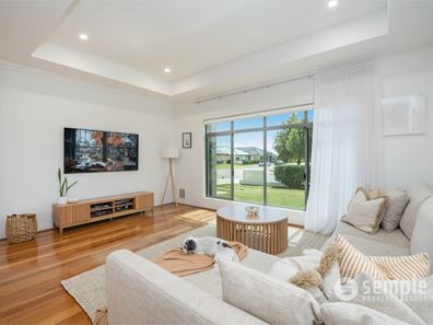 7 Albion Avenue, Lake Coogee WA 6166