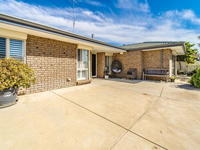 25 Chelmsford Avenue, Port Kennedy WA 6172