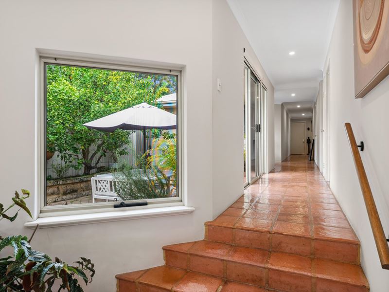 163 Kitchener Road, Alfred Cove WA 6154