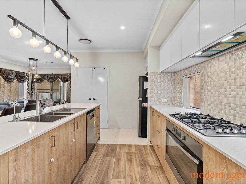 30 Sweetgum Way, Piara Waters WA 6112