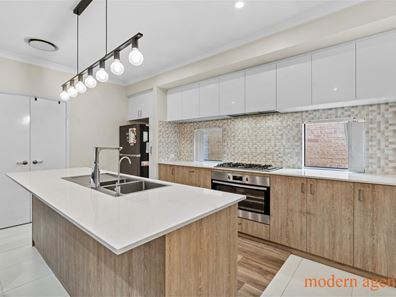 30 Sweetgum Way, Piara Waters WA 6112