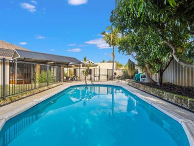 12 Gutha Retreat, Hocking WA 6065