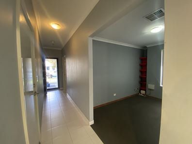 24 Kooya Way, Wattle Grove WA 6107