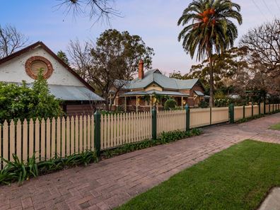 10 Victoria Street, Guildford WA 6055