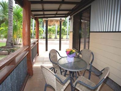 Accommodation/Tourism - Ivanhoe Village Caravan Resort
