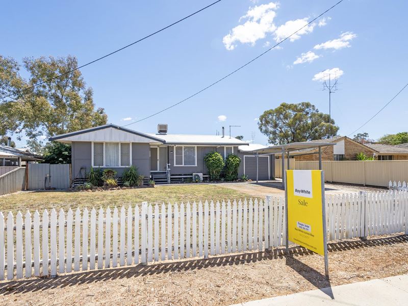 10 Dix Street, Moora WA 6510