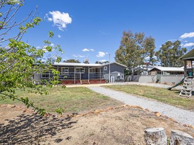 10 Dix Street, Moora WA 6510
