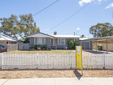 10 Dix Street, Moora WA 6510