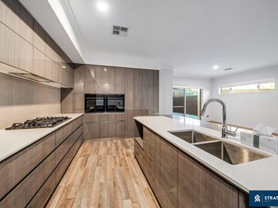 18 Strumpshaw Road, Aveley WA 6069
