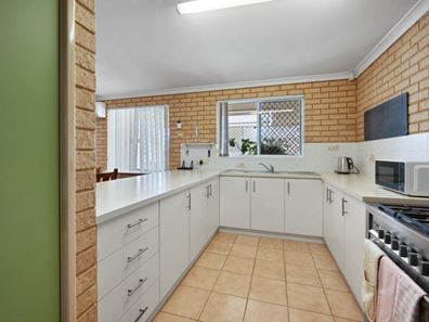 6 Boaz Street, Karloo WA 6530