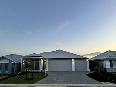 16 Siesta Way, Madora Bay WA 6210