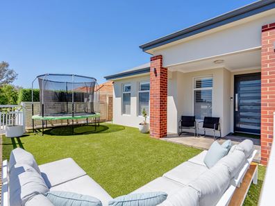 15 Possum Drive, Wannanup WA 6210