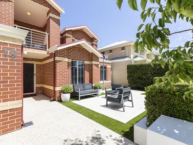 19 Macaulay Crescent, Inglewood WA 6052